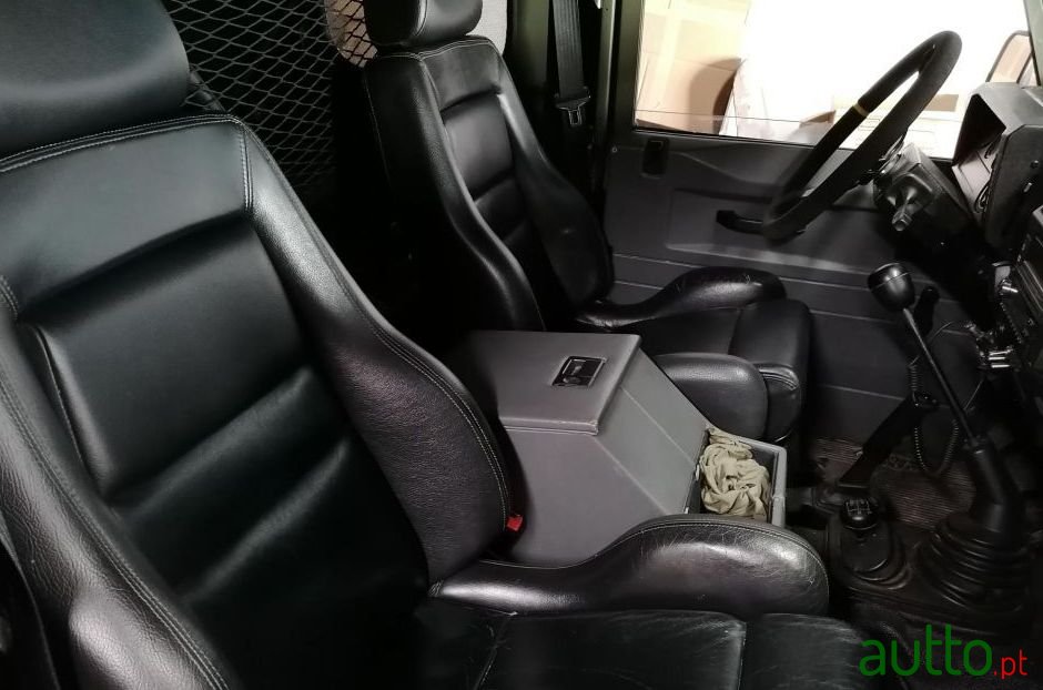 2002' Land Rover Defender photo #3