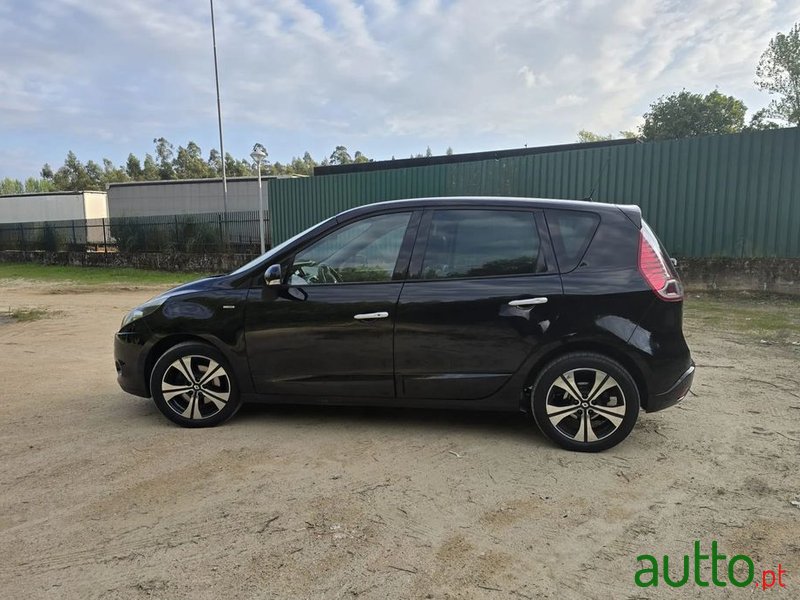2011' Renault Scenic 1.5 Dci Bose Edtion photo #5