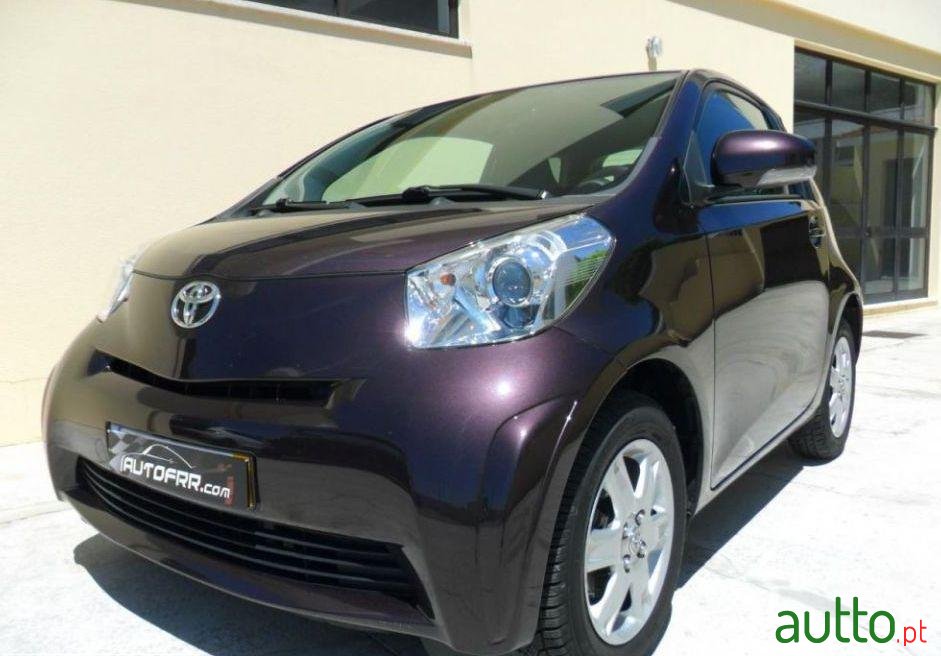 2011' Toyota iQ 1.4 D-4D photo #1