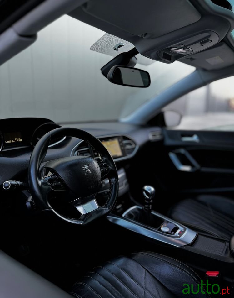 2014' Peugeot 308 1.6 Bluehdi Allure photo #5