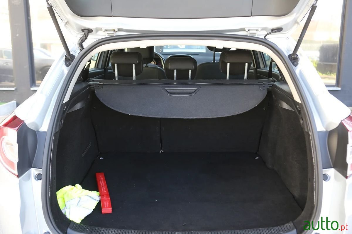 2013' Renault Megane Sport Tourer photo #6