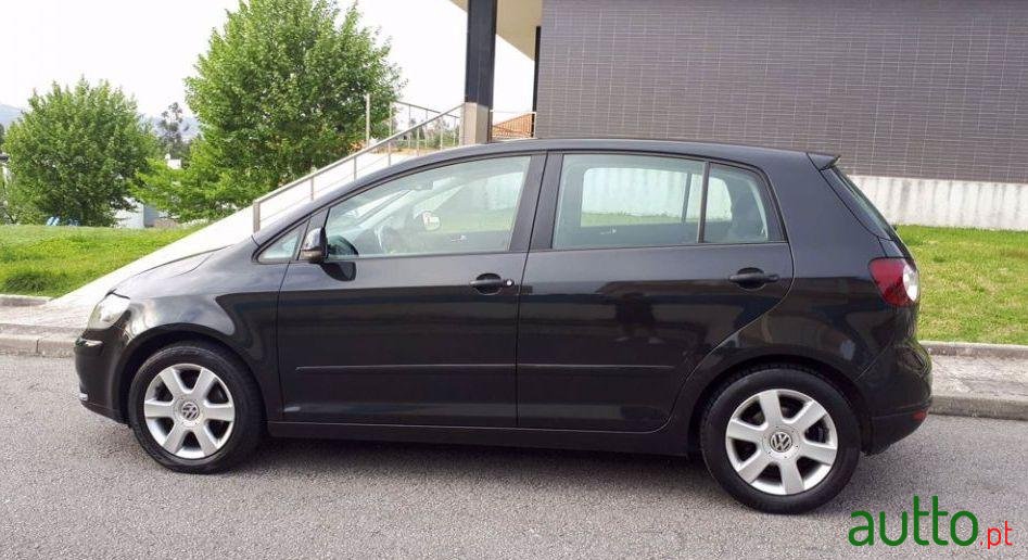 2006' Volkswagen Golf photo #3