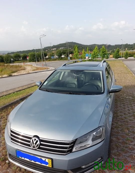 2012' Volkswagen Passat Variant photo #2