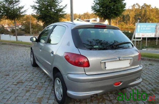 2003' Peugeot 206 1.1 Xt photo #1