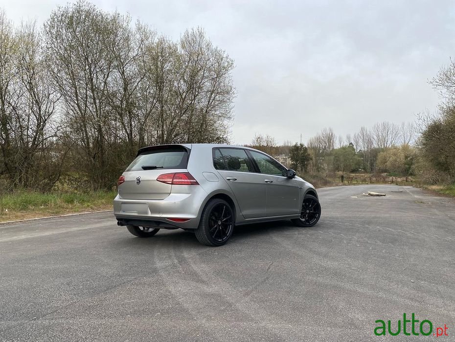 2015' Volkswagen Golf photo #5