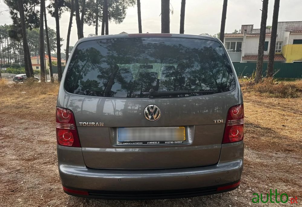 2007' Volkswagen Touran photo #5