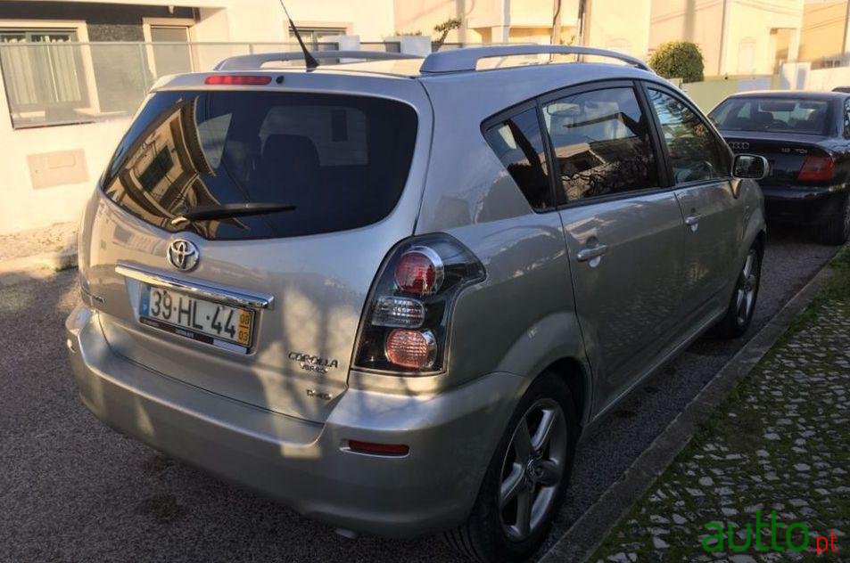 2009' Toyota Corolla Verso photo #3