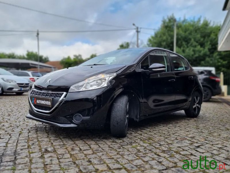 2013' Peugeot 208 photo #3