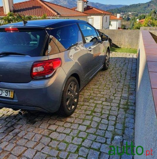 2011' Citroen DS3 Sport Chic photo #2