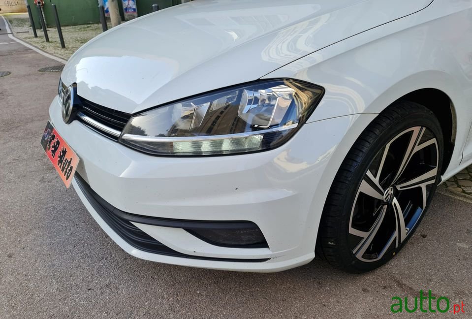 2018' Volkswagen Golf photo #3