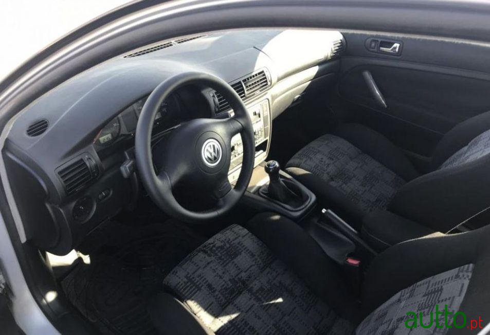 1999' Volkswagen Passat Variant photo #1