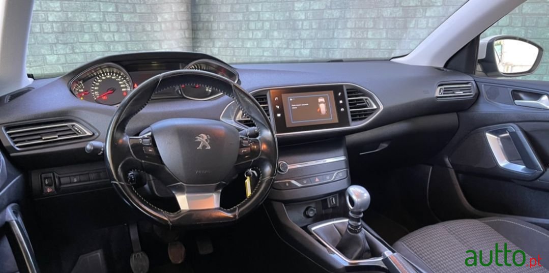 2018' Peugeot 308 photo #6