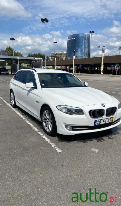 2011' BMW 520 photo #6