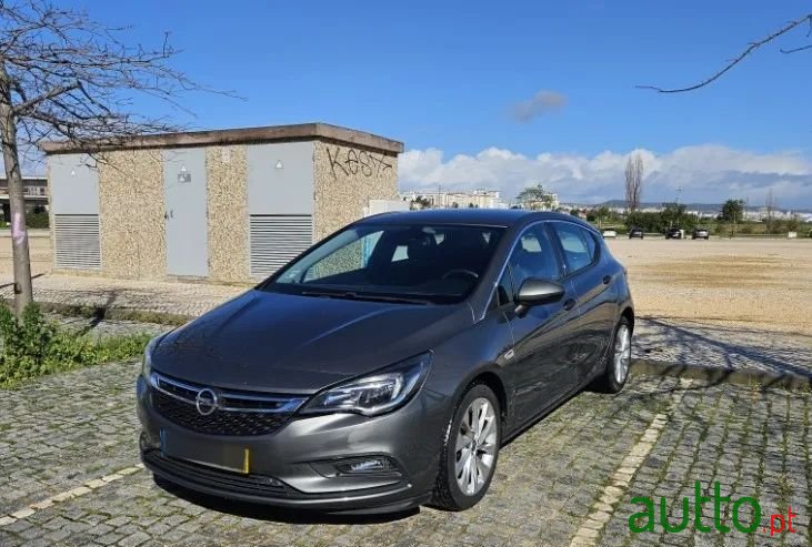 2017' Opel Astra photo #2