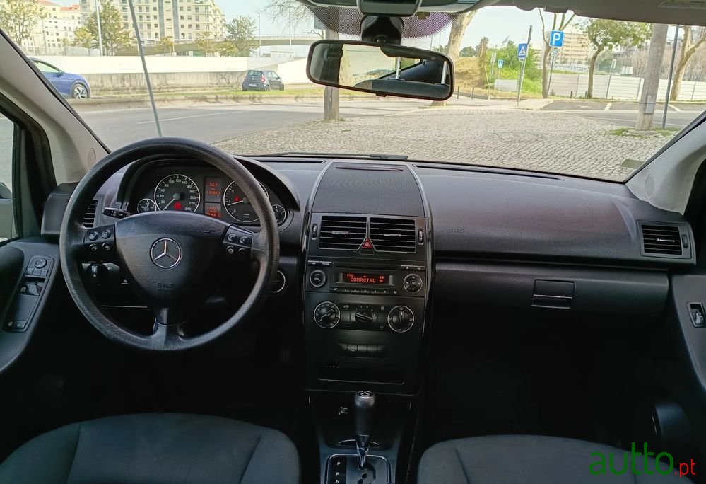 2011' Mercedes-Benz Classe A Classic Aut. photo #6