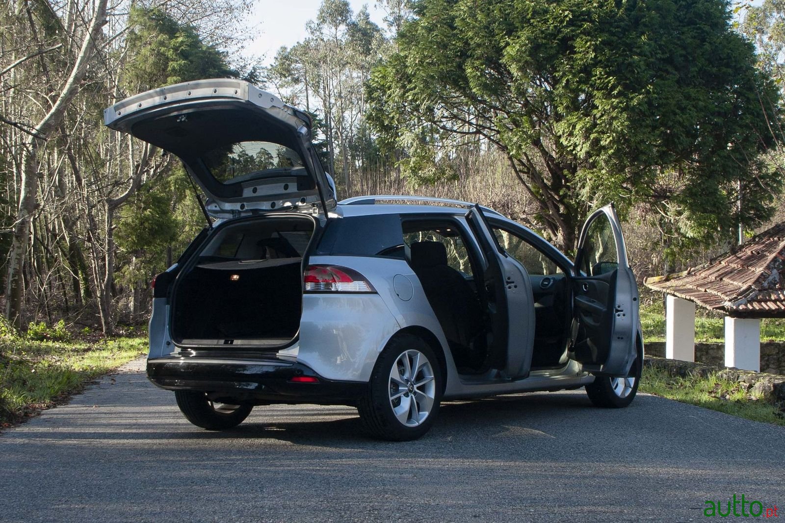 2016' Renault Clio Sport Tourer photo #4