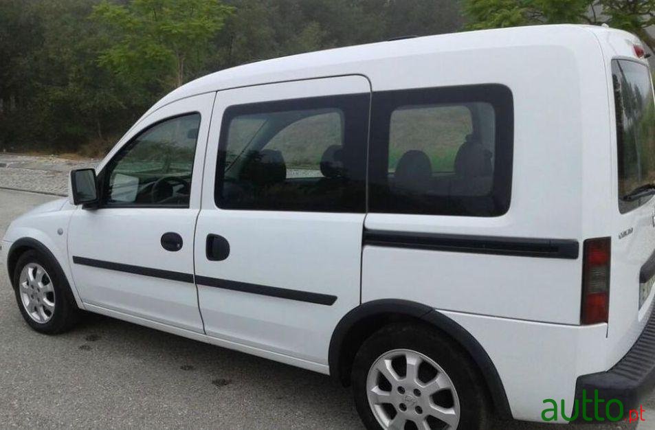 2009' Opel Combo Tour 1.3 Cdti photo #1