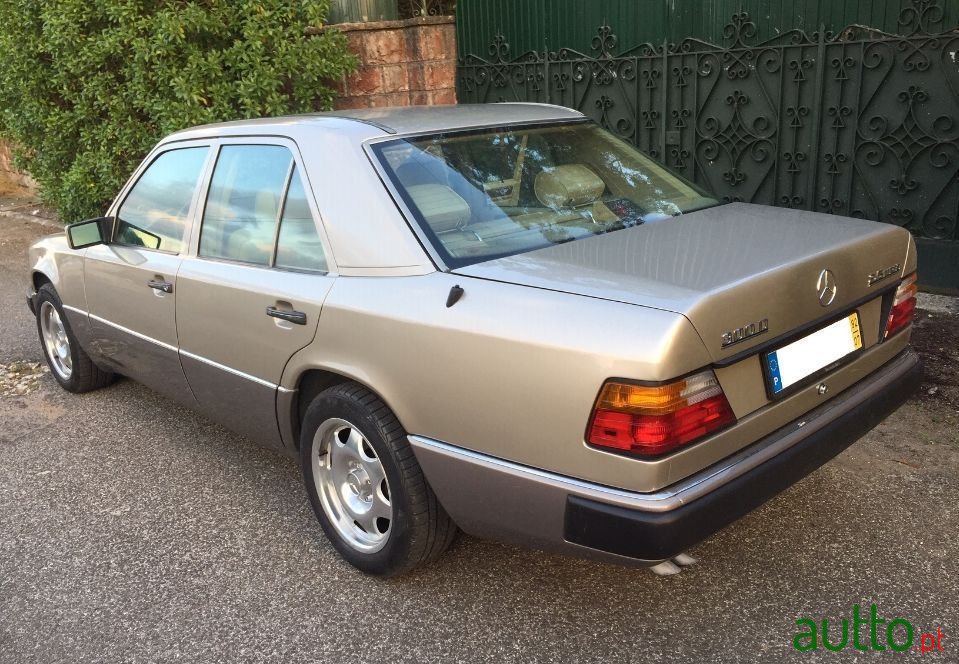 1992' Mercedes-Benz 300 photo #5