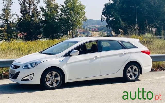 2013' Hyundai i40 Sw photo #2