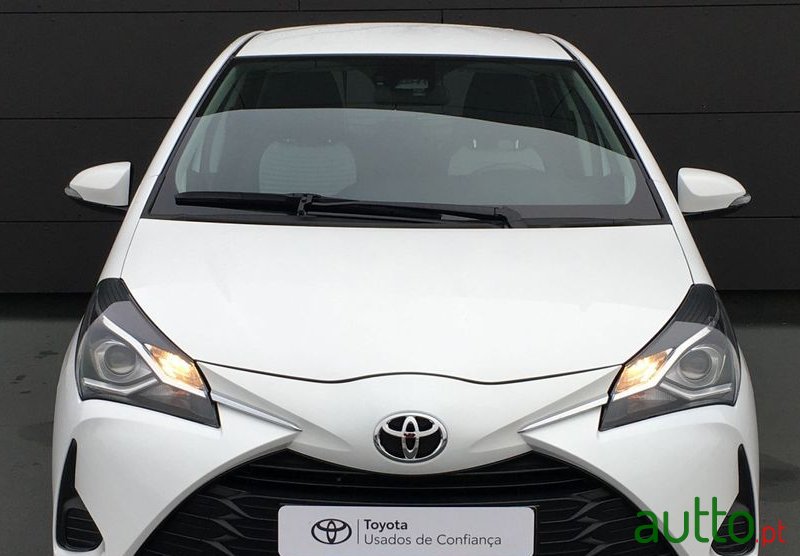 2020' Toyota Yaris Comfort photo #2
