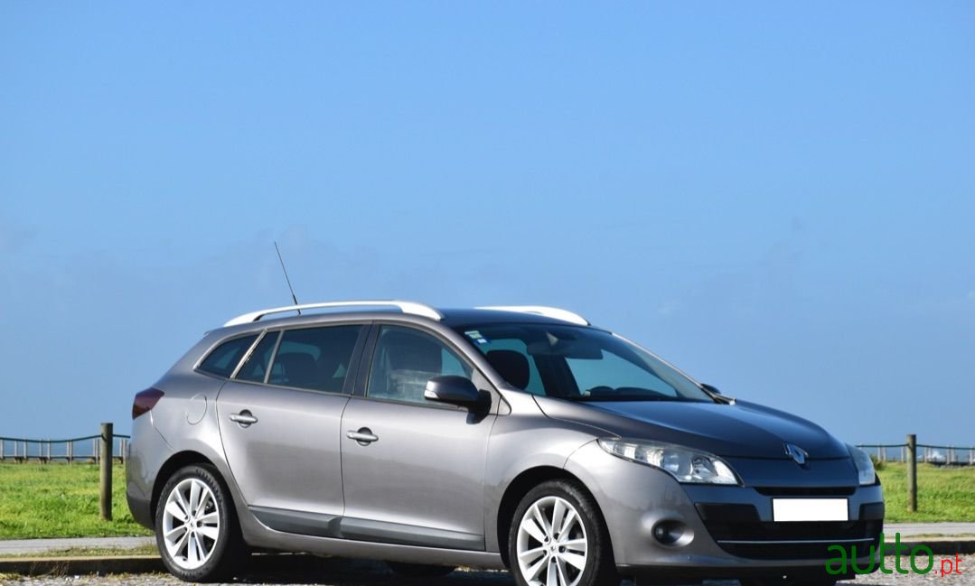 2010' Renault Megane Sport Tourer photo #1