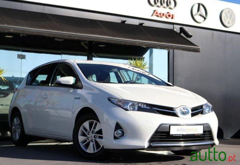 2015' Toyota Auris photo #1