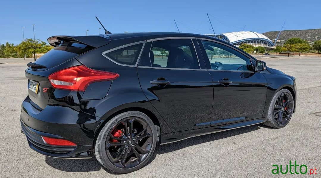 2017' Ford Focus photo #5