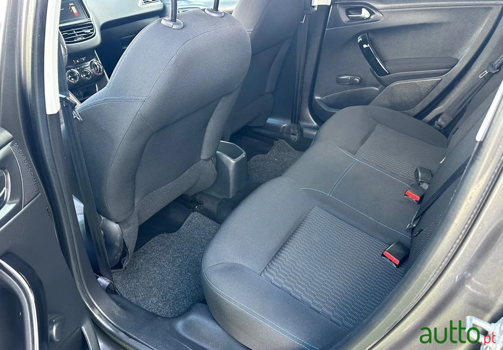 2019' Peugeot 208 photo #5