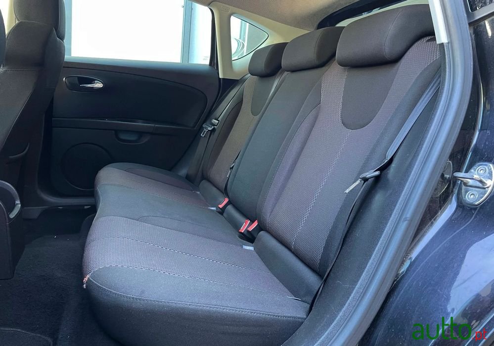 2007' SEAT Leon photo #6