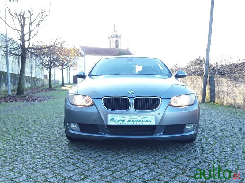 2008' BMW 320 photo #2