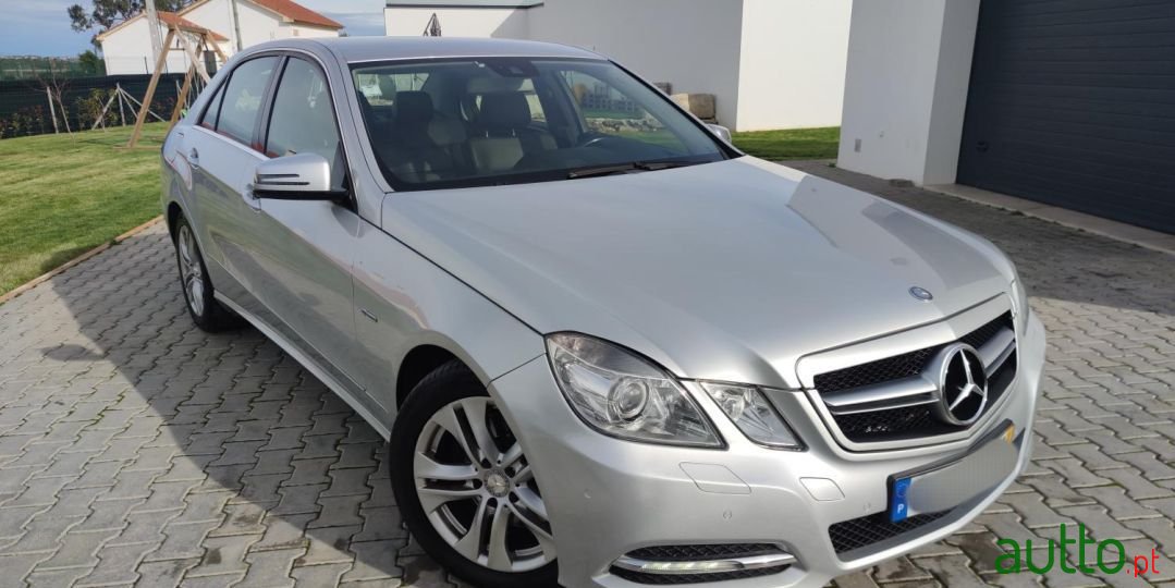 2011' Mercedes-Benz E-250 photo #3