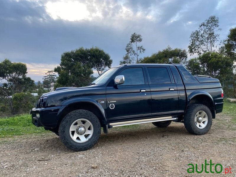 2005' Mitsubishi L200 photo #1