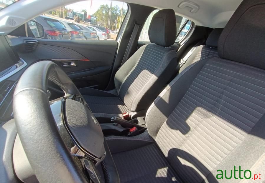 2020' Peugeot 208 photo #6
