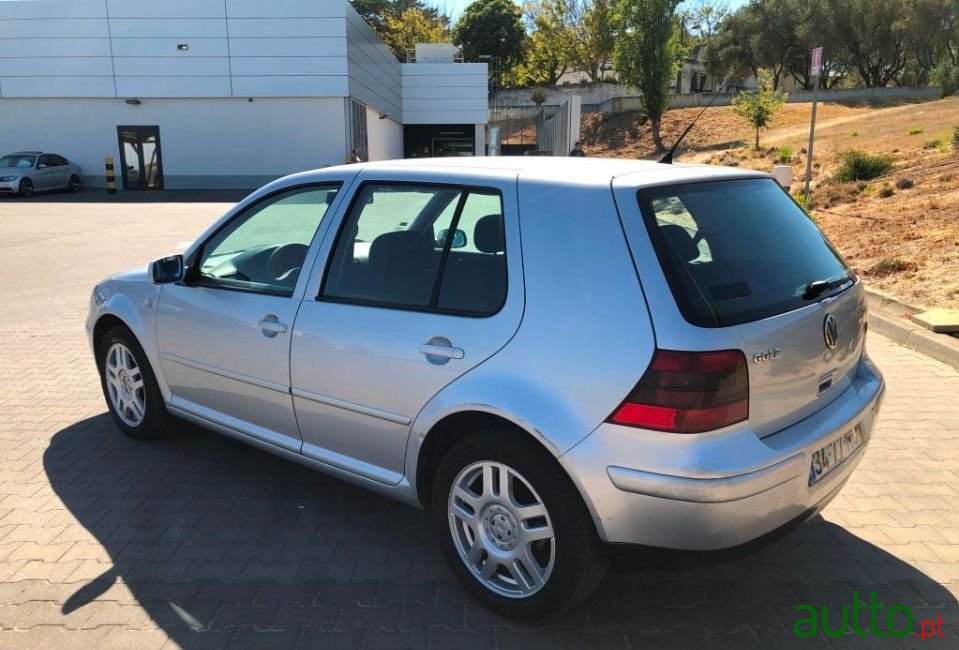 2001' Volkswagen Golf photo #6