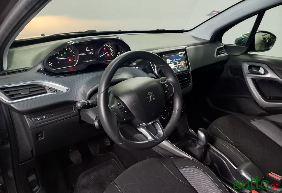 2017' Peugeot 2008 photo #5