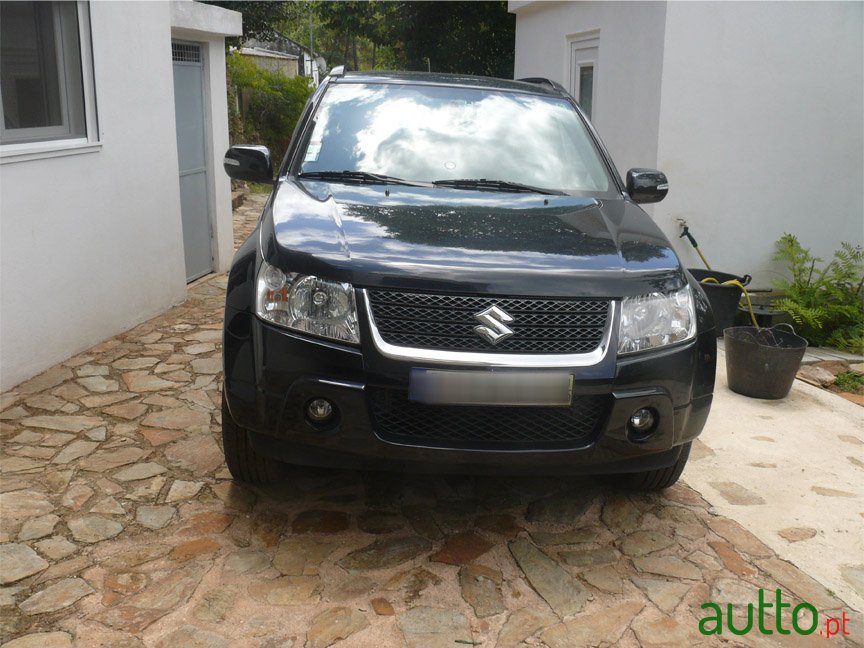 2011' Suzuki Grand Vitara photo #1