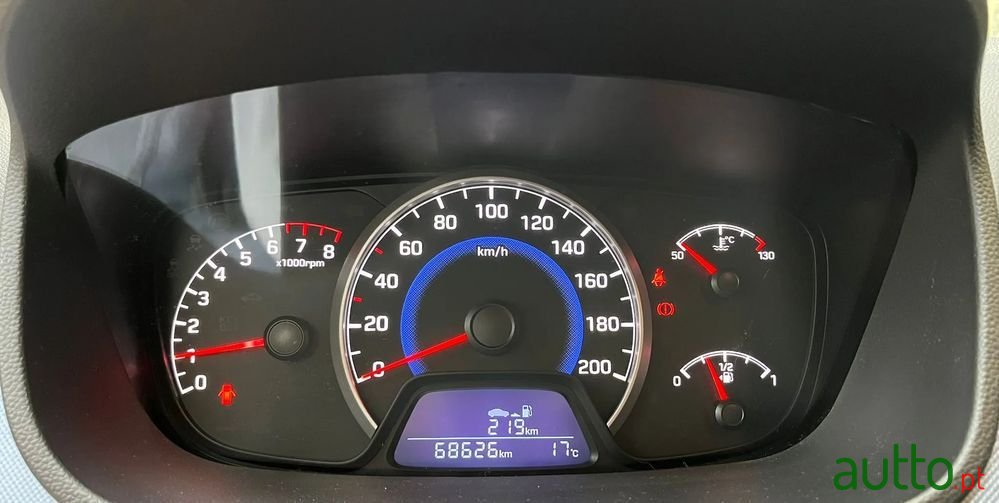 2017' Hyundai i10 1.0 Urban photo #2