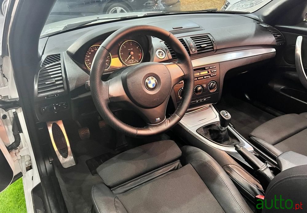 2009' BMW 118 D Pack M photo #6