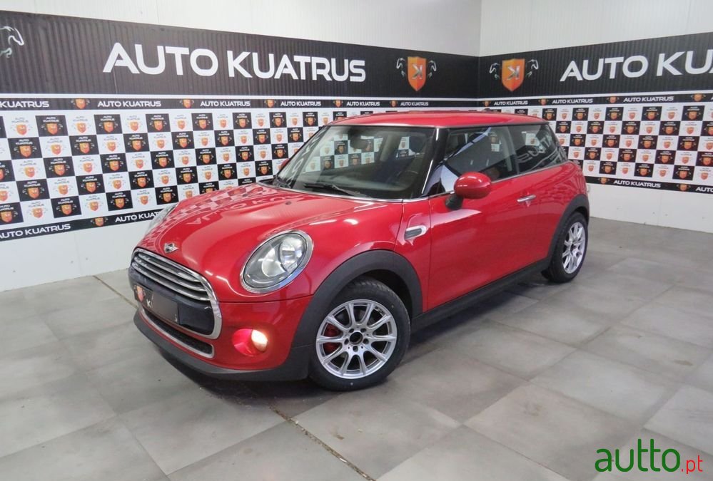 2017' MINI Cooper D photo #1