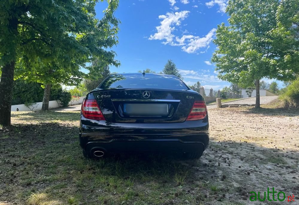 2011' Mercedes-Benz C 250 photo #6