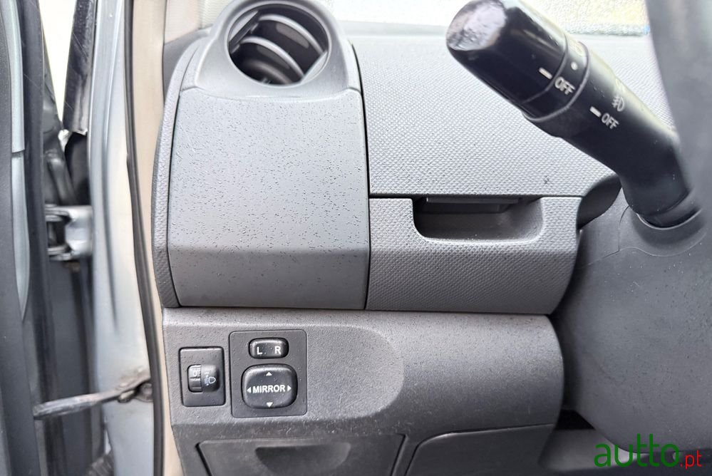 2008' Toyota Yaris photo #6