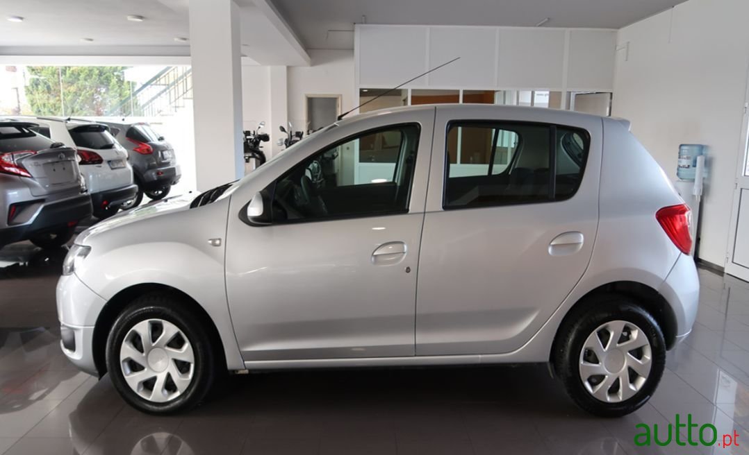 2014' Dacia Sandero photo #4