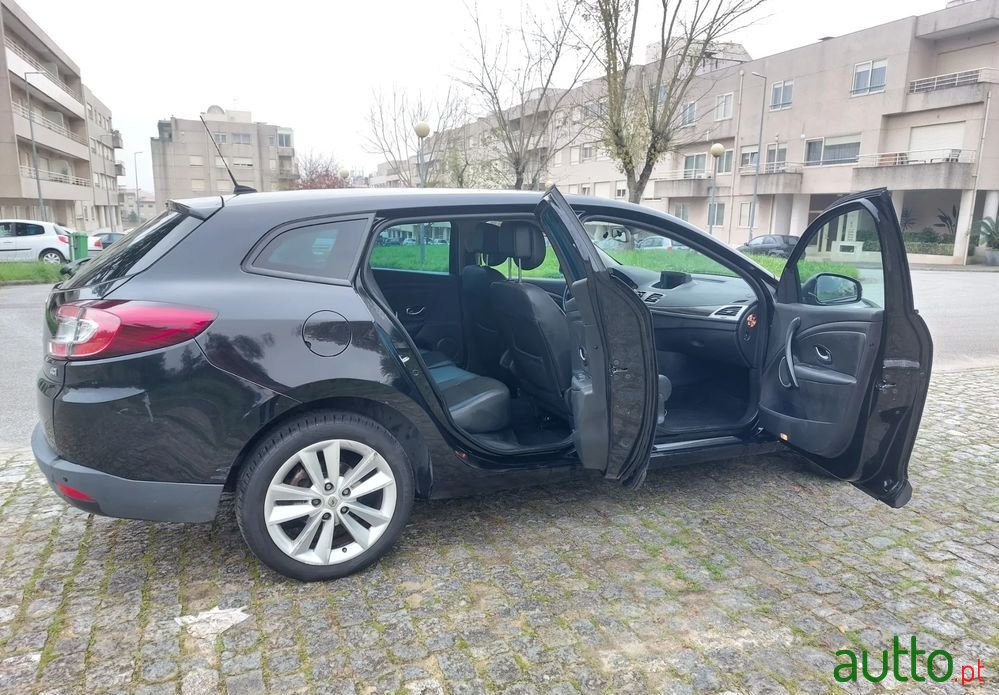2011' Renault Mégane Sport Tourer photo #6