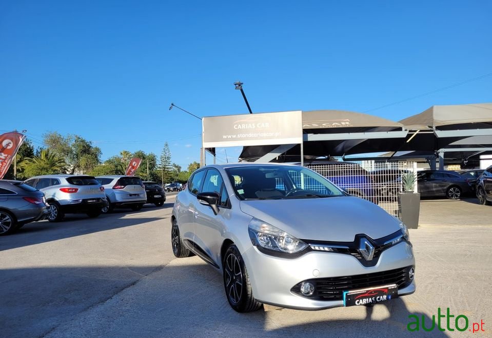 2015' Renault Clio photo #2
