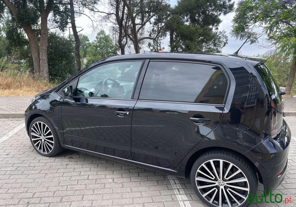 2018' Volkswagen Up! 1.0 Bmt High photo #2