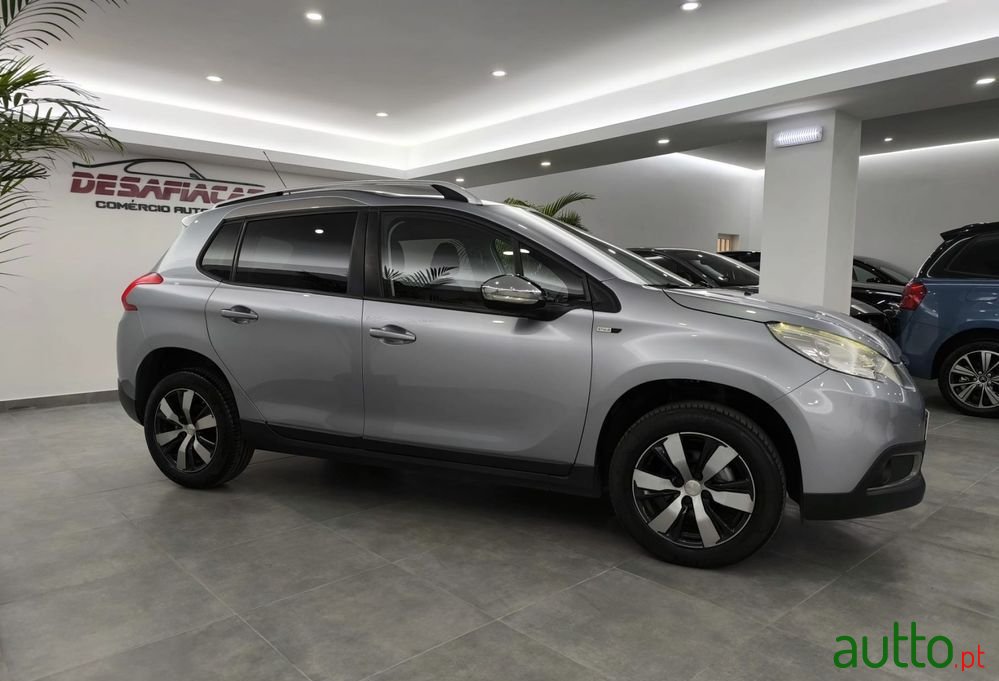 2016' Peugeot 2008 1.2 Puretech Style photo #4