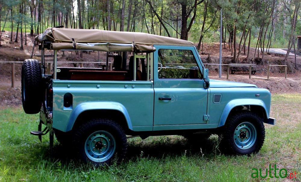 2000' Land Rover Defender photo #5