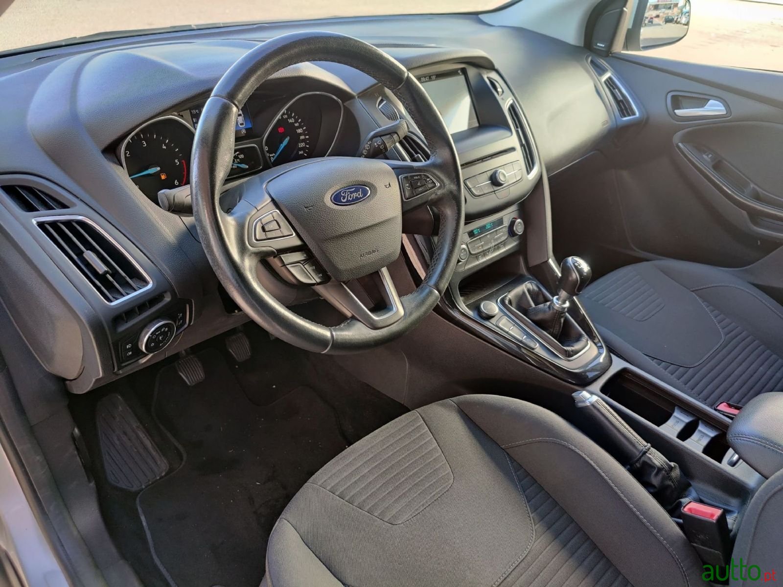 2017' Ford Focus photo #2