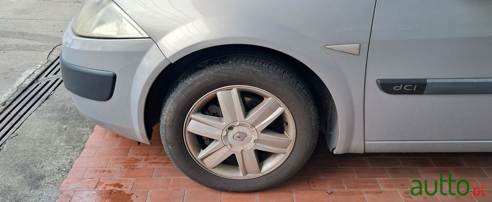 2004' Renault Megane photo #2