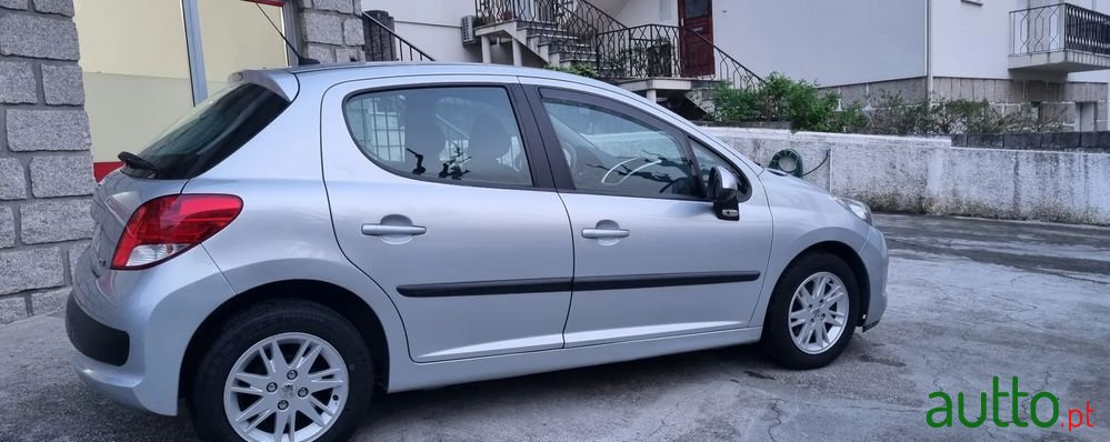 2010' Peugeot 207 1.4 16V Sport photo #4